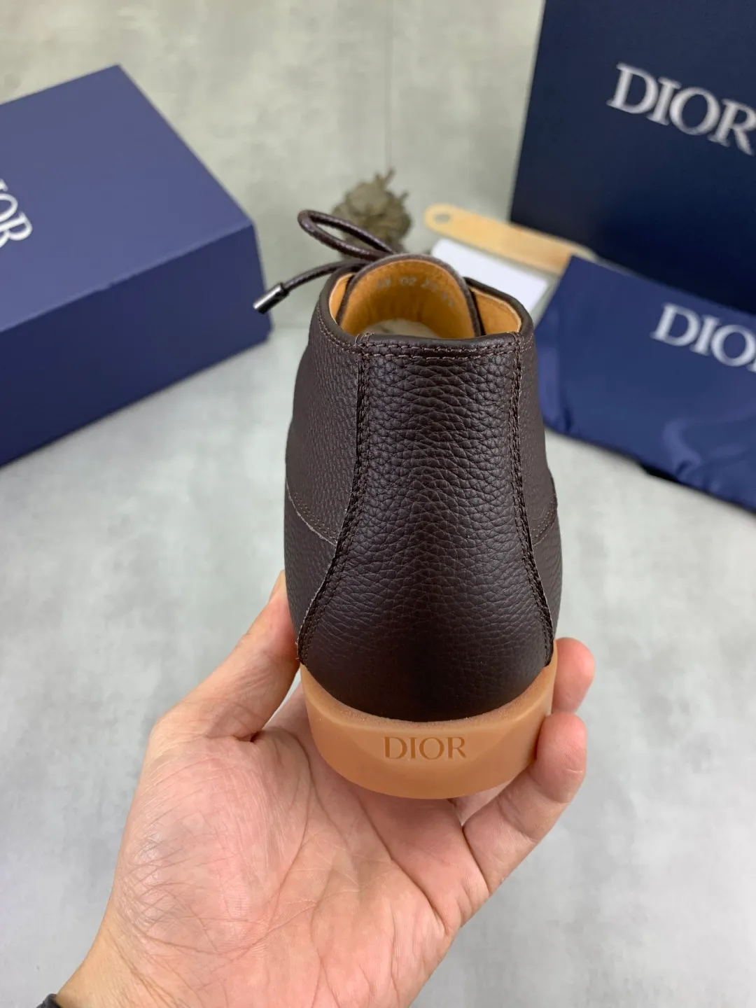 Men's men's shoes 💰P580 new style wool lining 💰high version 💎💎💎Dior original version! Top Italian purchasing agent! Men's high-top business casual leather shoes, original imported calfskin upper, ultimate texture, gentleman style, warm real wool lining inside, top-quality original Italian rubber outsole, first-class workmanship, top quality! Size: 39-44 (45 customized)